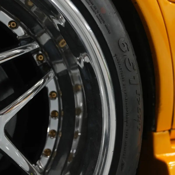 Accelera 651 Sport Close-Up Shot