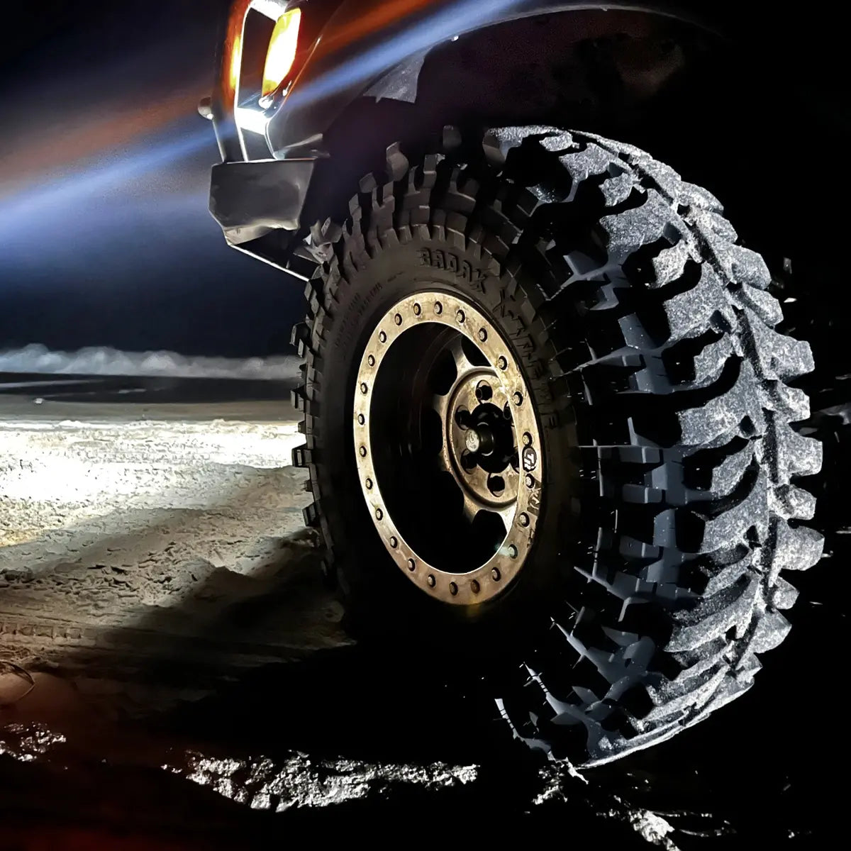 B2-2 送料無料 新登場 accelera BADAK X-TREME 31×10.50-15 4本セット アクセレラ/オフロード/ランクル/リフトアップ Accelera Badak X-Treme | Heavy-Duty Off-Road Tire for Adventurers